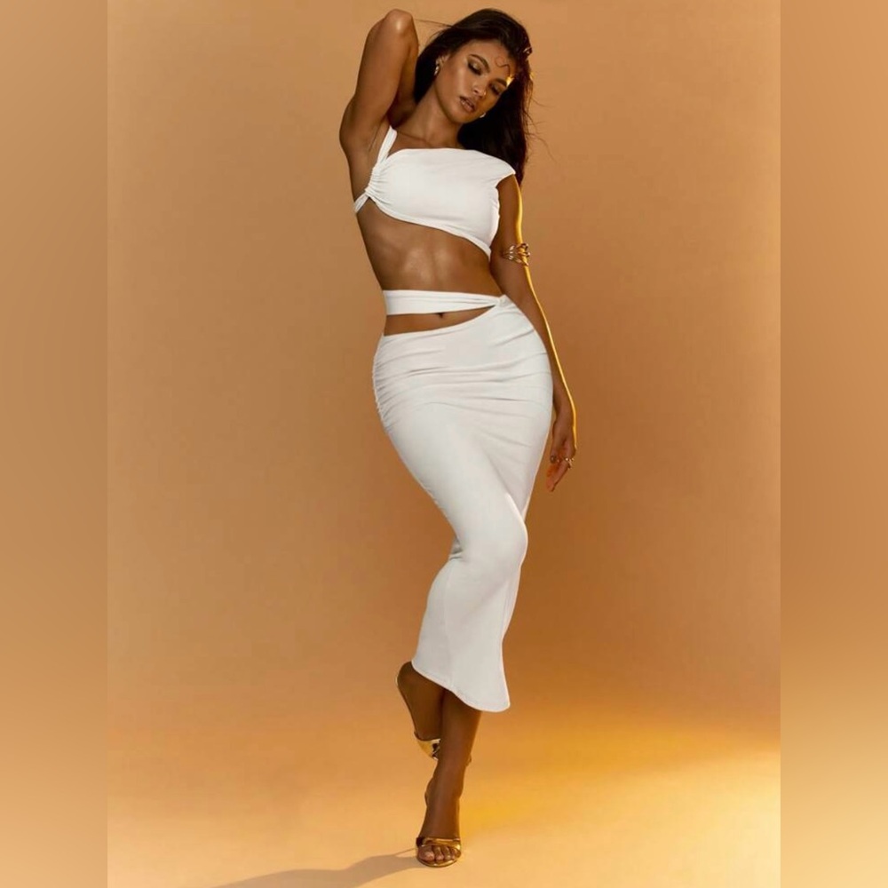 MISSGUIDED Asymmetric Crop Top And Cut-Out Bodycon Maxi Skirt Two Piece Set